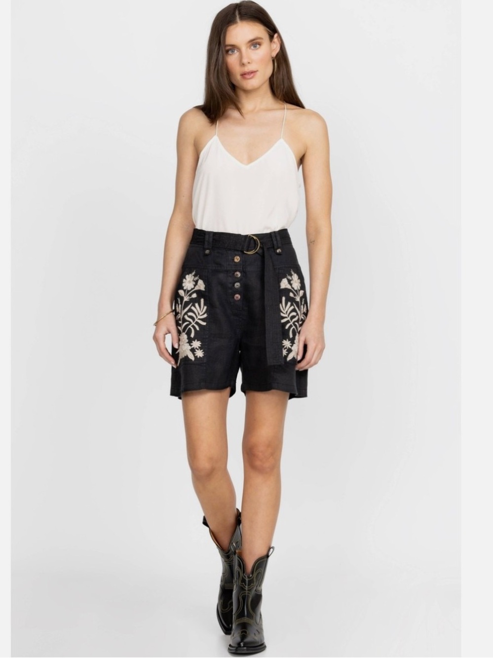 Johnny Was black Marseille 100% linen belted embroidered shorts, size Large